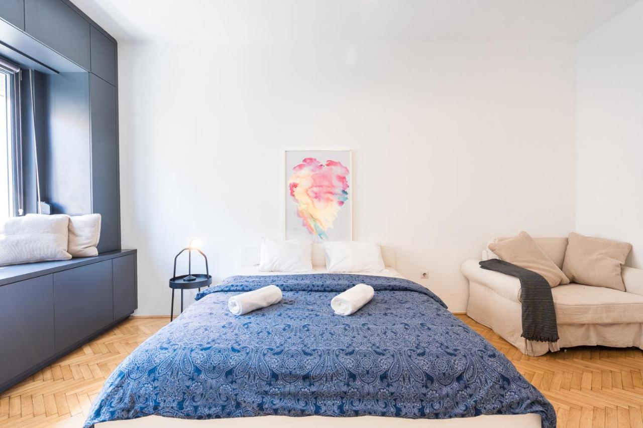 Bright Studio With Parliament View, Free Parking Budapest Extérieur photo
