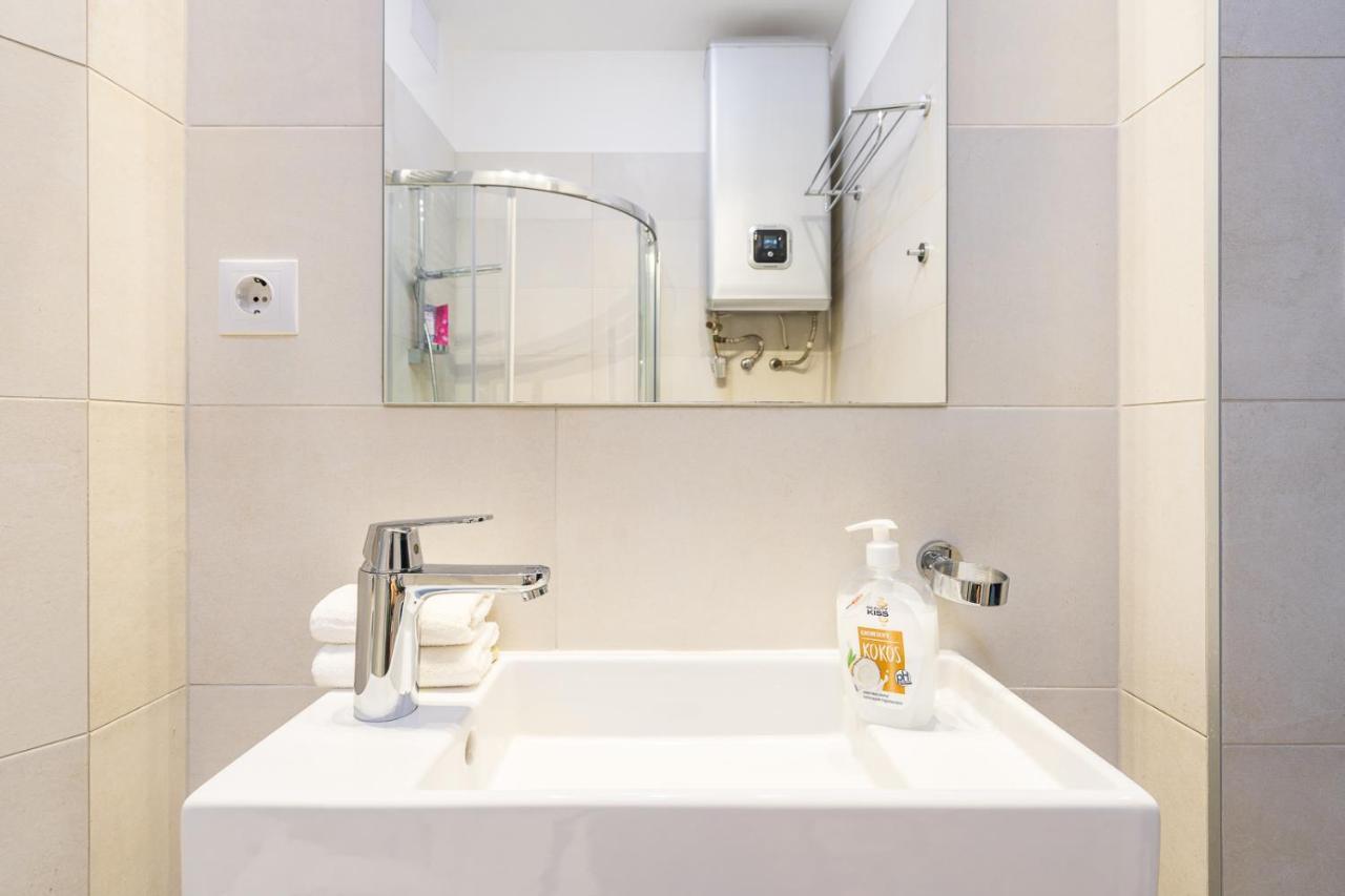 Bright Studio With Parliament View, Free Parking Budapest Extérieur photo
